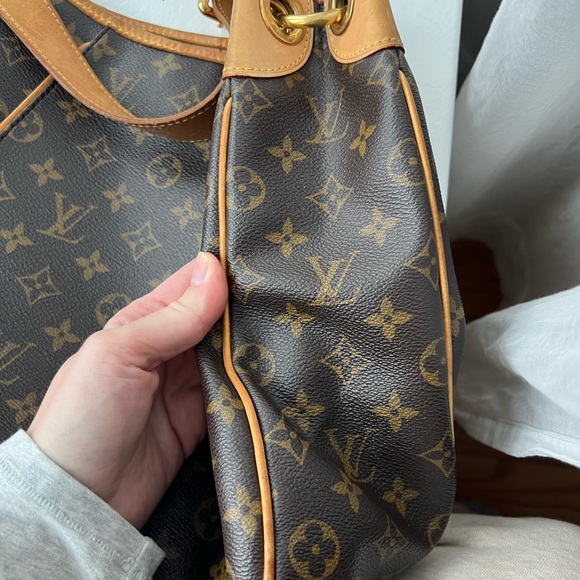 Louis Vuitton Galleria PM Shoulder Bag - Picture 7 of 16